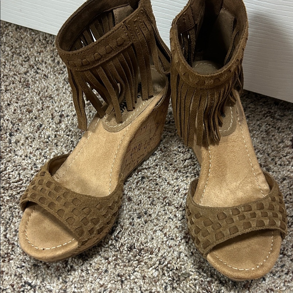 Minnetonka Brown Fringe Open-Toe Wedge Sandals
